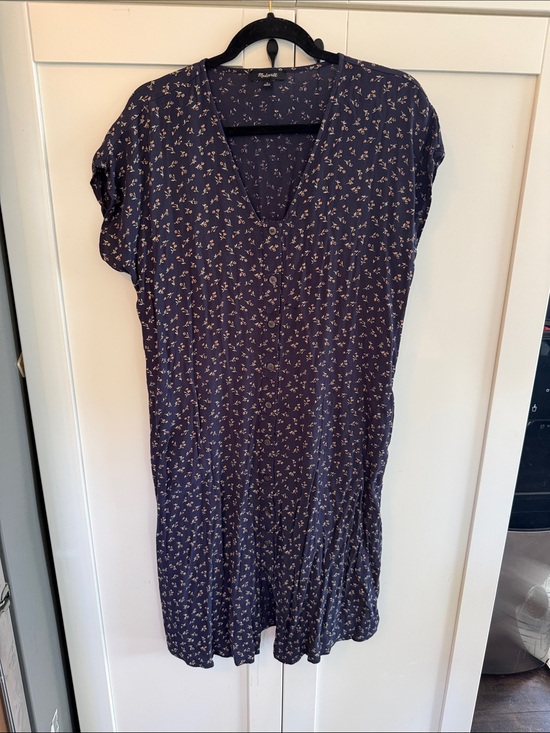 Madewell Tops - Madewell Navy Floral V-Neck Button-Down Dress